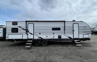 2022 East West Della Terra 312BH with bunkhouse