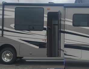 Winnebago Vista 36Y