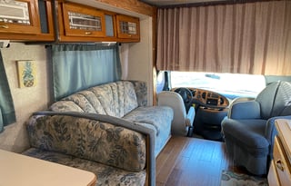 Cozy Gulf Stream RV- pets ok!