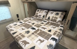 Blue Hour Retreat | Pet Friendly & Delivery