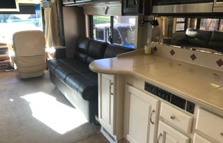 Class A Monaco  41' 4 Slides Diesel  Easy to Drive