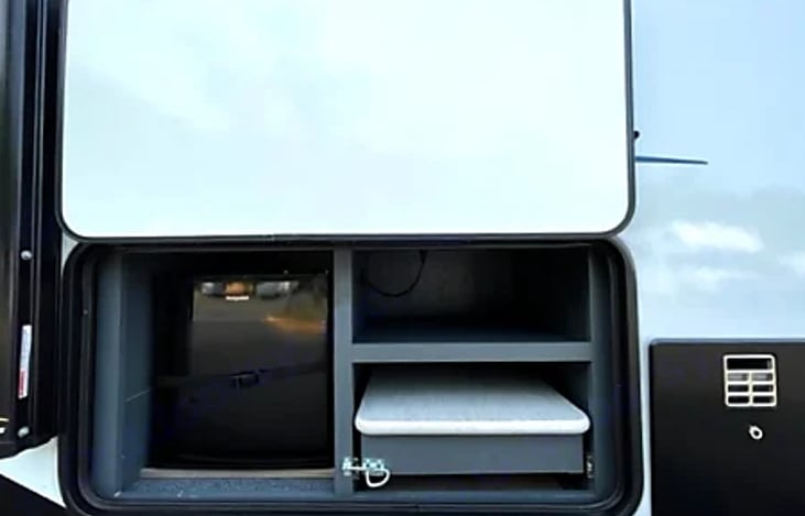 The outdoor fridge and shelf provides the ultimate convenience for outdoor cooking, keeping your ingredients and beverages easily accessible as you savor the beauty of nature.