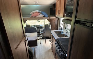 2021 Minnie Winnie-A Family Road Trip Machine!