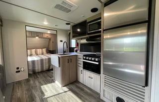 SOCIAL DETOX! Beautifully Modern, Open Concept RV with Toddler Bed!