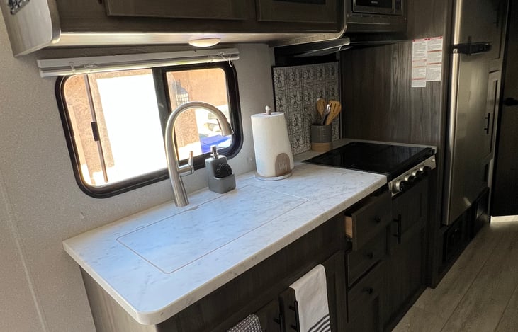 Full kitchen with stocked pantry (coffee, filters, creamer, coffee maker, toaster, plates, cups, dish soap, and scrub)