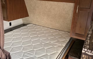 Spacious 28’ Camper – Perfect Family Getaway!