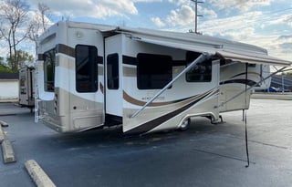2008 DRV Luxury Suites Mobile Suites 36 TK3