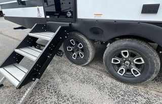 Easy Livin’ with Eileen – 2025 Coleman Camper 27'