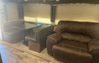 Keystone Cougar 34TSB East