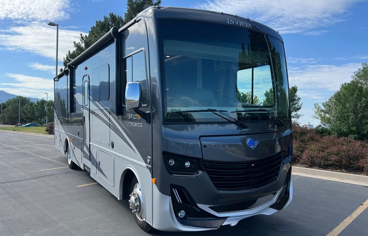 Exterior with all the slides and awnings in. Ready for you to jump in with your fam/friends and head down the road!