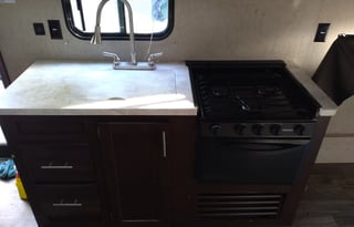 2017 Cherokee Grey Wolf 22RR