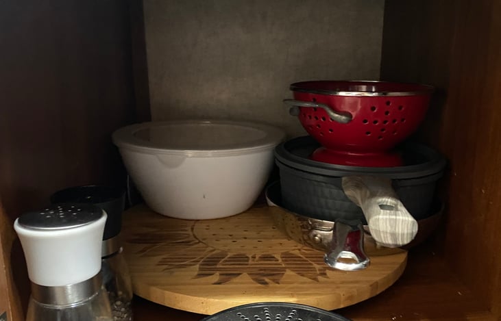 PANS, PLASTIC CONTAINERS, SALT AND PEPPER