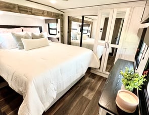 Heartland Bighorn Traveler 37DB