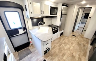 Z RV Adventure "MOON"