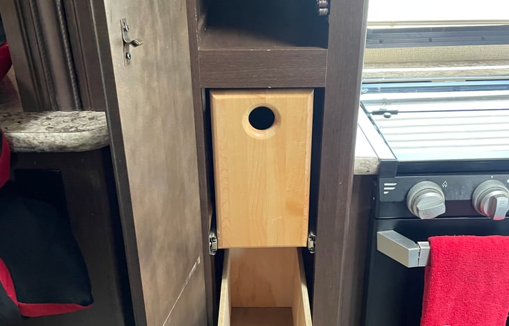 Deep drawers for food also deep shelfs.