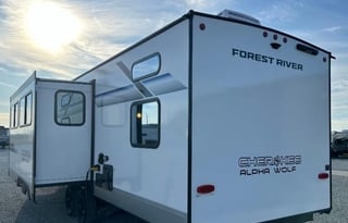 2025 Alpha Wolf Bunkhouse | Sleeps 10 | Delivery