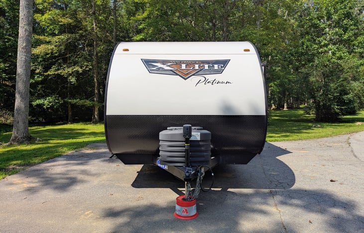 Step into comfort with this 2024 Wildwood X-Lite 240BHXL. This family-friendly bunkhouse camper comfortably sleeps up to 8 with a King-size Versa-Tilt bed, large bunks, modern interior, and more.