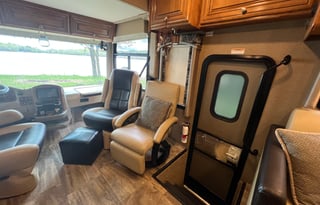 2016 Thor Motor Coach Palazzo 33.2