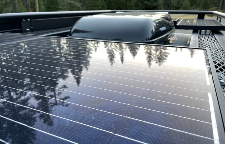 200 Watts Zamp solar panels, Dometic 3,500 BTU Roof Top AC