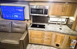 Luxury Disel Push, sleeps 8, 1.5 bath, washer &dry