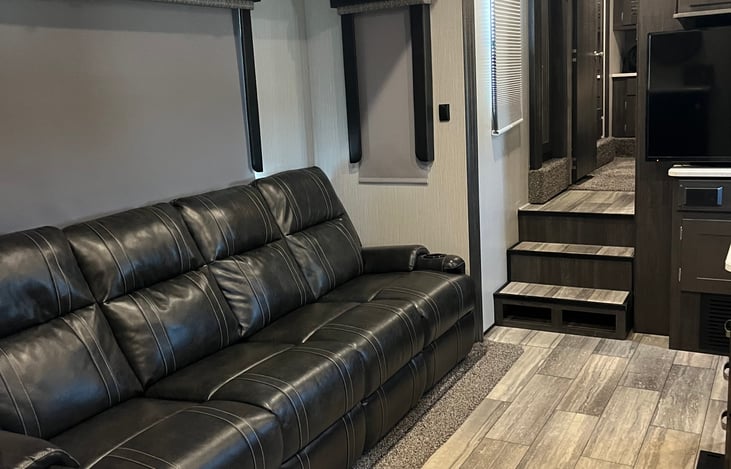 Nice 4 person couch where all 4 seats recline