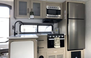Ellie- 2023 Forest River RV EVO Lite 2750QBX