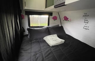 Affordable Camping 2025 Jayco sleeps 5-6