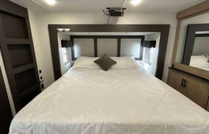 King Size Bed (Master)