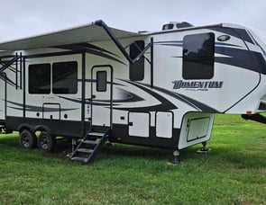 Grand Design Momentum M-Class 350M