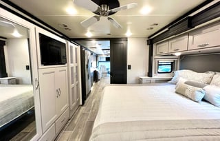 2023 Venetian 1.5 Bath "Suzie"