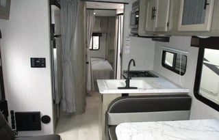 29′ 2022 Coachmen Freelander 27QB