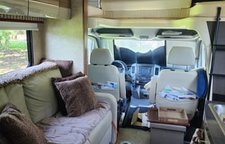 Mercedes Couples Escape