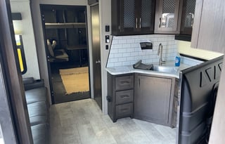 **Grand Design Momentum 31*2 bathrooms!