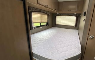 2020 Thor Motor Coach Chateau (24FT Easy Drive!)