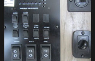 2021 ALPHA WOLF Spacious Living Room