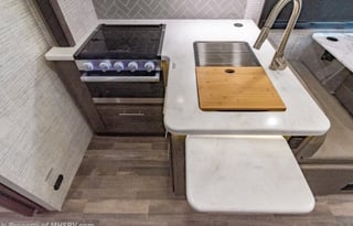 Erick Esteem 2025 sleeps 6,KING BED, Outside tv