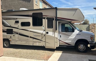 2022 Leprechaun 319MB Ford 450