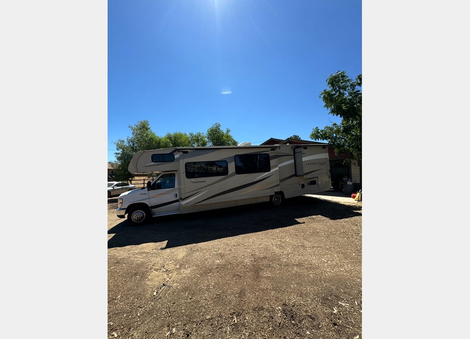 Class C Motor Home rentals in Temecula