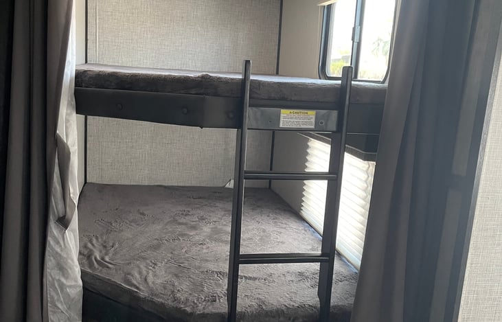 Queen size bunk beds (top bunk bed weight limit is 200 lbs, bottom bunk bed limit is 250 lbs)