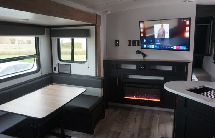 Dinning / bench seating / fireplace/ TV