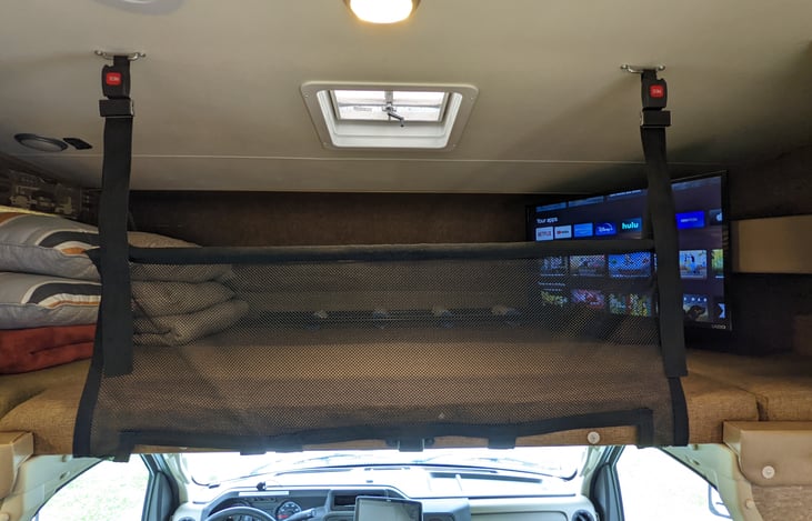 Optional luggage net.