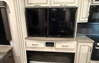 Cougar Cove 5th Wheel - No Pets Allowed