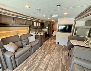 Thor Motor Coach Hurricane 34R
