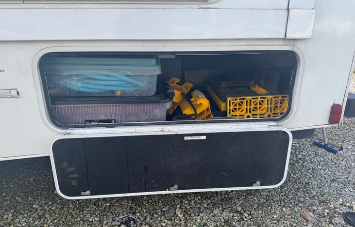 Stabilizers, chock blocks, lifts, hoses, sewer euipment