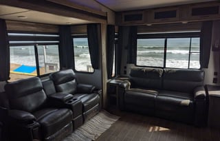 Arctic Wolf 291RL 5th wheel