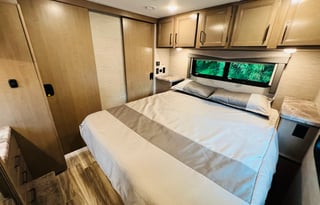 2022 Thor Four Winds 31E (with Bunkhouse)