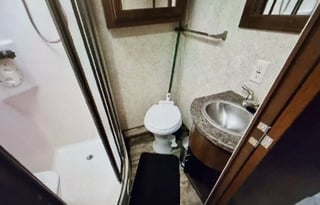SLEEPS 8 - 2 FULL BATHS