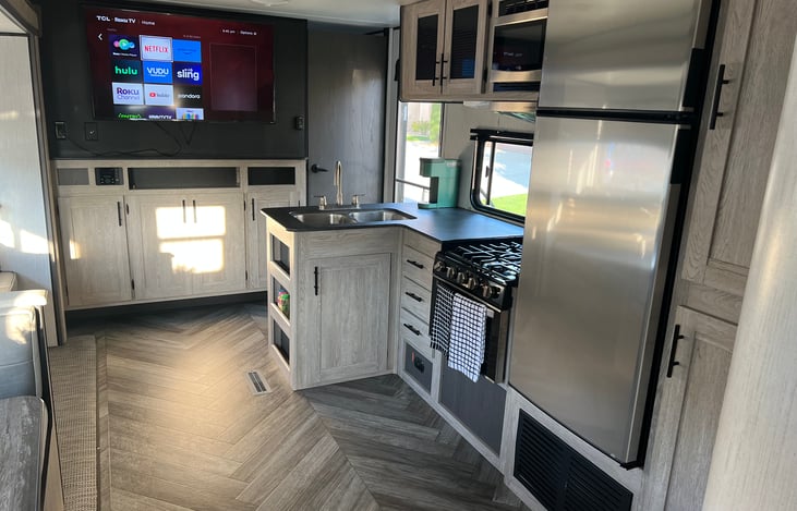 55inch tv with entertainment system