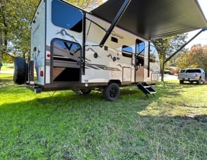 Forest River RV Cherokee Wolf Pup Black Label 16BHSBL