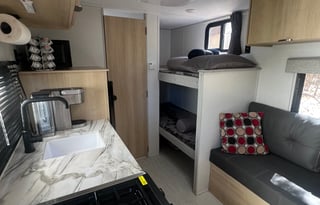 Lightweight trailer perfect for family getaway!